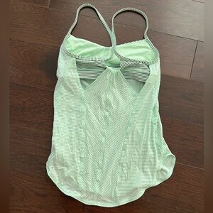 Lululemon top with built in bra size 4